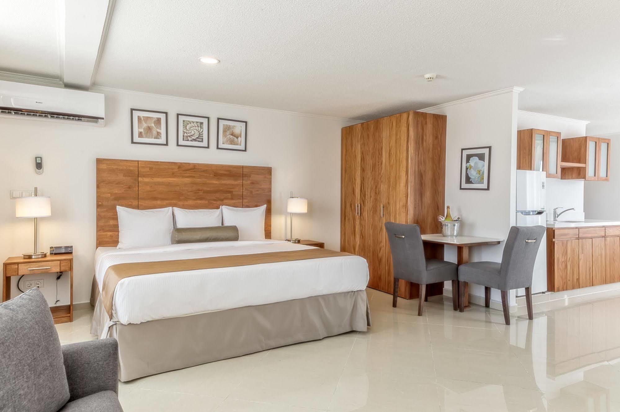 City Suites & Beach Hotel Willemstad Exterior photo